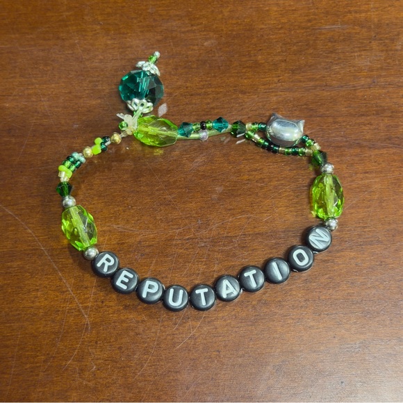 Green Beaded reputation Bracelet - Picture 2 of 9